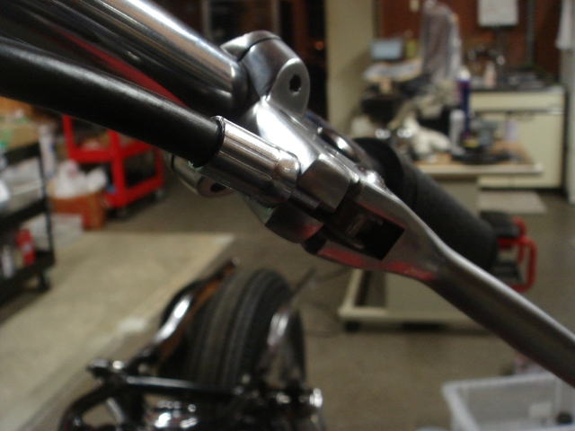1977FLH clutch lever2