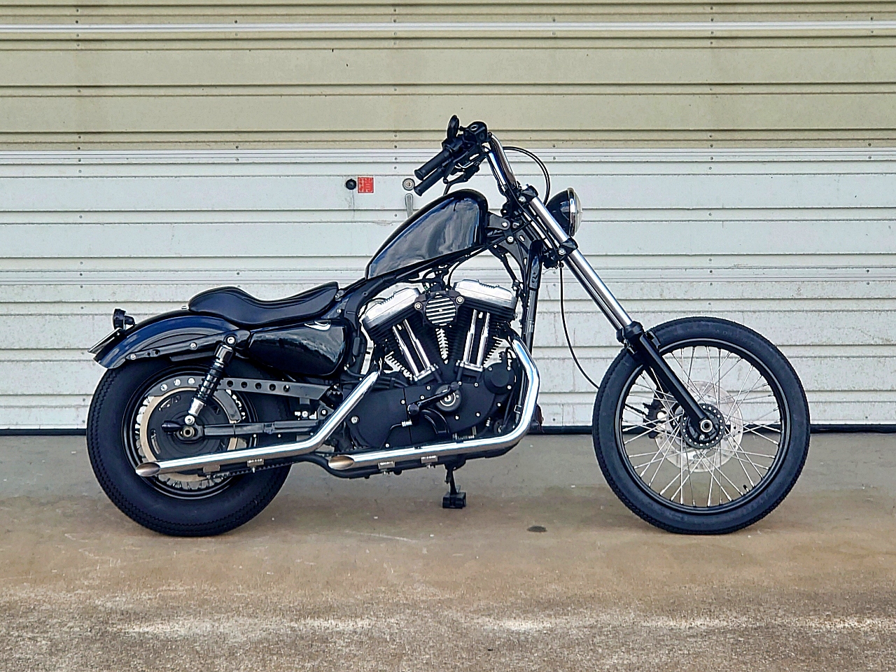 2012年式 XL1200X スポーツスターのオールドスクールチョッパーカスタム例│右側面