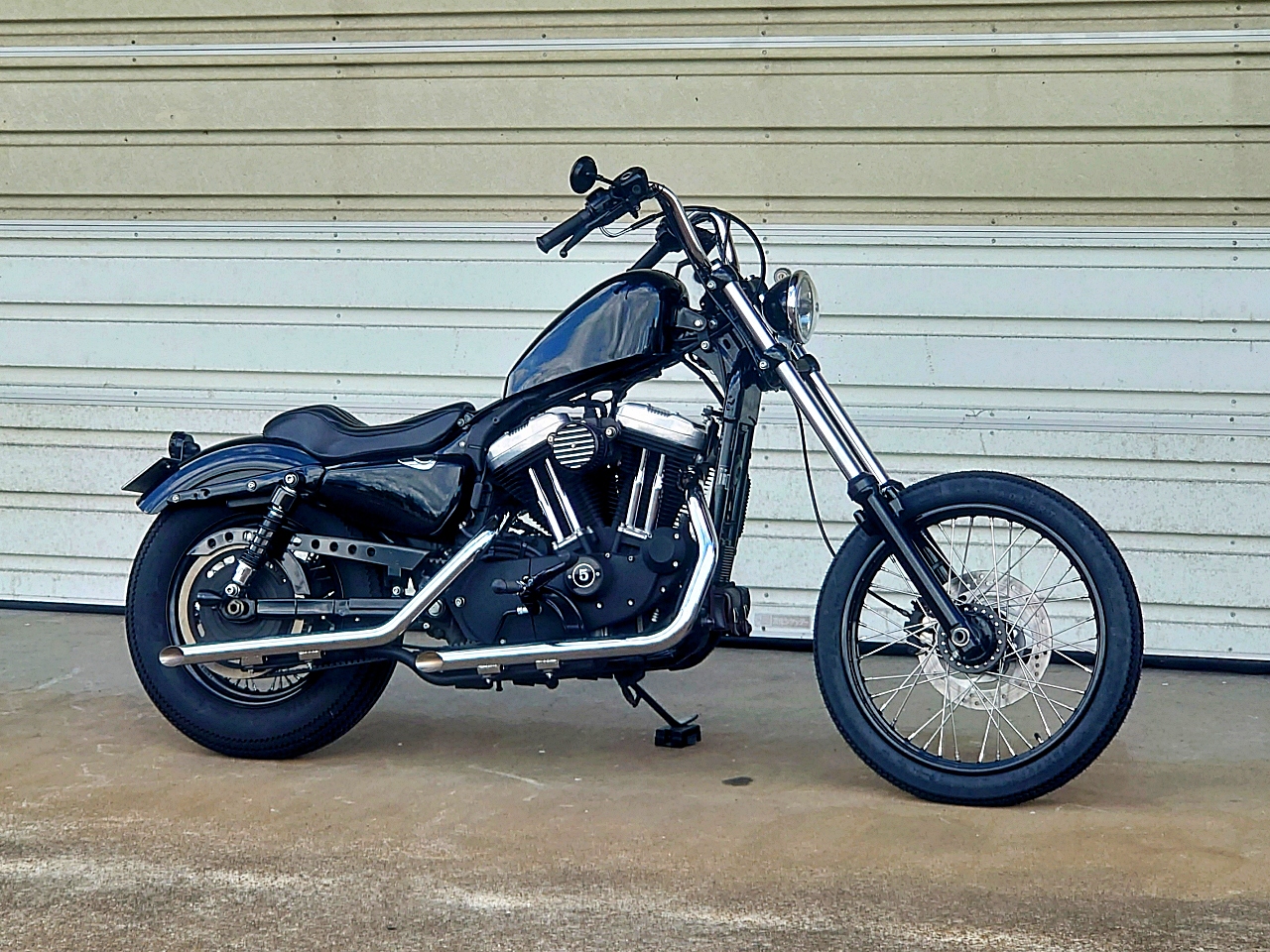 2012年式 XL1200X スポーツスターのオールドスクールチョッパーカスタム例│右前